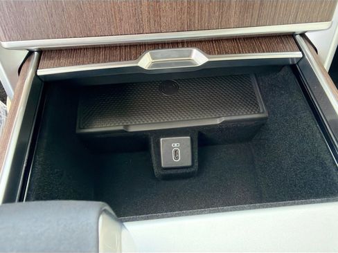 New 2026 Land Rover Range Rover Long Wheelbase SE image 32