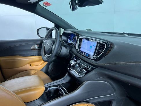 Used 2023 Chrysler Pacifica Pinnacle image 35
