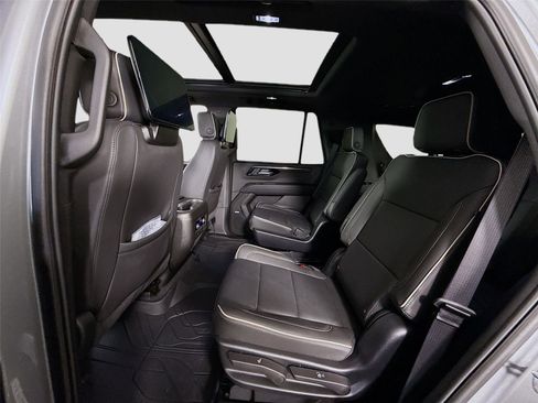 Used 2025 Chevrolet Tahoe Premier AWD/4WD image 19