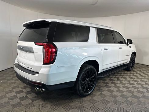 Used 2022 GMC Yukon XL Denali w/ Advanced Technology Package image 3