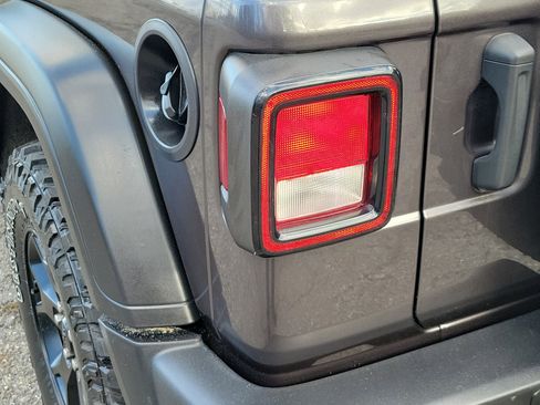 Used 2021 Jeep Wrangler Unlimited Sport image 11