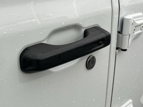 Used 2023 Jeep Wrangler Unlimited Sahara w/ Cold Weather Group image 13