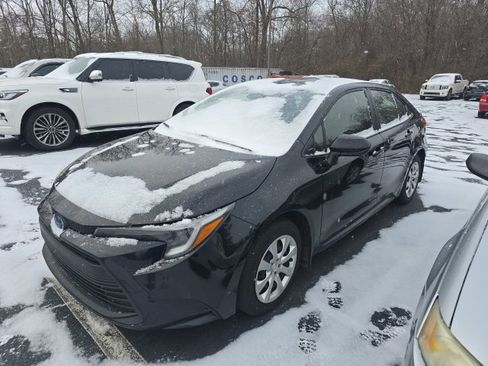 Used 2024 Toyota Corolla LE image 4