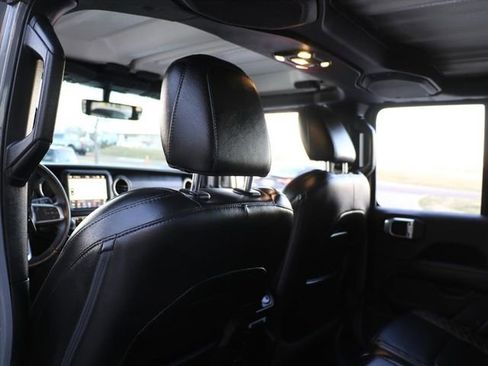 Used 2022 Jeep Gladiator Overland image 17