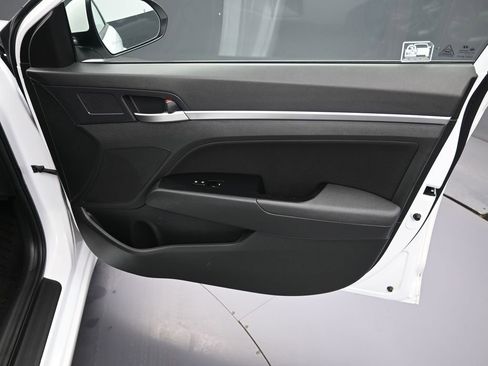 Used 2020 Hyundai Elantra SEL w/ Winter Weather Package image 35