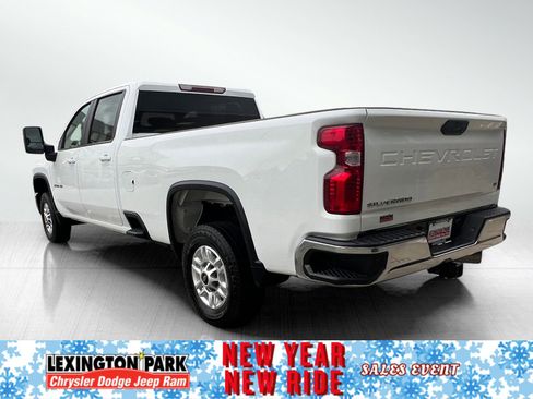 Used 2024 Chevrolet Silverado 2500 LT w/ Convenience Package image 8