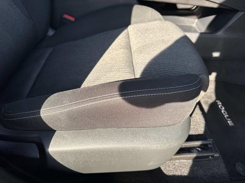 Used 2025 Nissan Rogue SV image 12