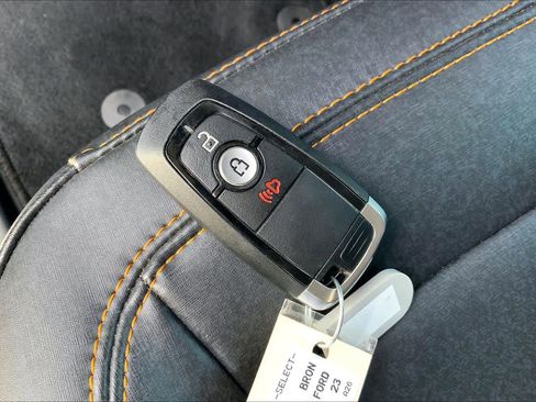 Used 2023 Ford Bronco Badlands image 15