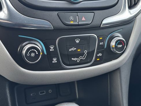 Used 2023 Chevrolet Equinox LS image 23