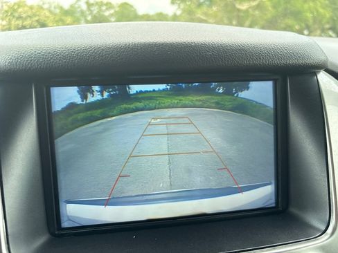 Used 2020 Chevrolet Suburban Premier image 28