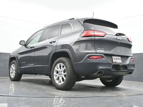 Used 2016 Jeep Cherokee Latitude w/ Comfort/Convenience Group AWD/4WD image 50