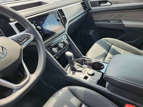 Used 2023 Volkswagen Atlas Cross Sport SE w/ Panoramic Sunroof Package AWD/4WD image 6