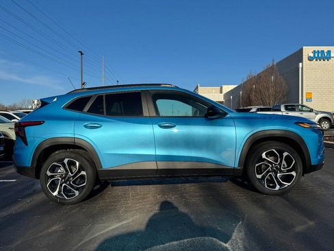 New 2026 Chevrolet Trax RS w/ Sunroof Package image 2