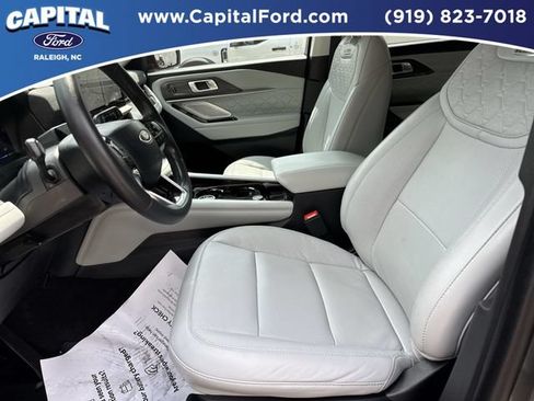 Used 2025 Ford Explorer Platinum w/ Ultimate Package AWD/4WD image 19