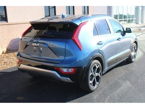 Used 2025 Kia Niro EX Touring image 3