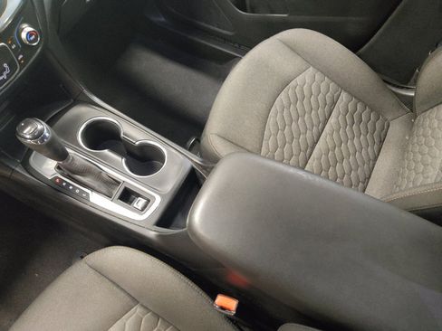 Used 2020 Chevrolet Equinox LT FWD image 26