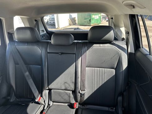 Used 2024 Volkswagen Tiguan SE image 16