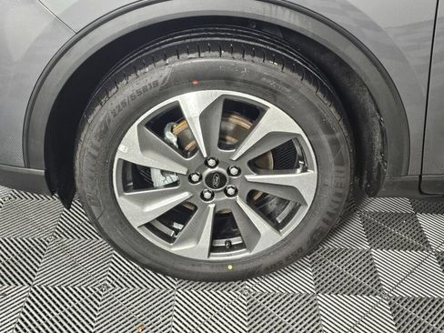 Used 2024 Ford Escape Platinum image 9