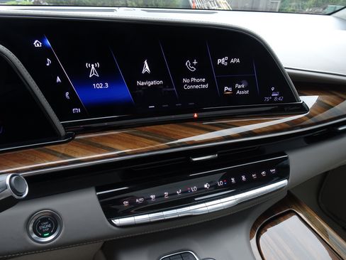 Used 2024 Cadillac Escalade Sport Platinum w/ LPO, ONYX Package AWD/4WD image 2