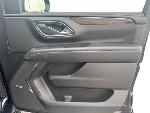 Used 2024 Chevrolet Suburban Premier AWD/4WD image 15