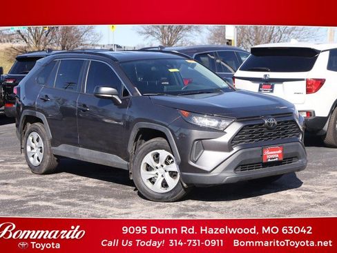 Used 2019 Toyota RAV4 LE image 1