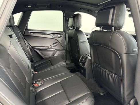 Certified 2025 Porsche Macan AWD/4WD image 25