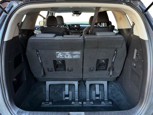 Used 2025 Kia Carnival LX image 10
