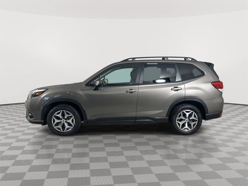 Used 2024 Subaru Forester Premium image 4