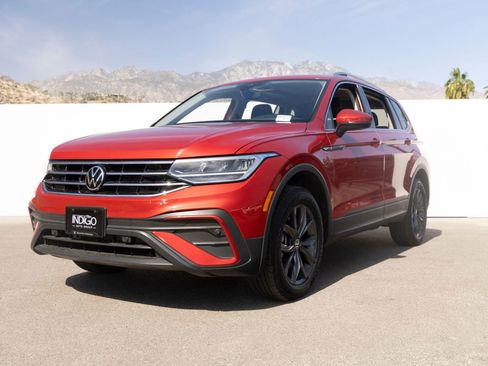 Used 2022 Volkswagen Tiguan SE w/ Panoramic Sunroof Package AWD/4WD image 1