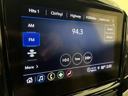 Used 2023 Chevrolet Traverse LT FWD image 12