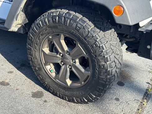 Used 2018 Jeep Wrangler Unlimited Sport AWD/4WD image 5
