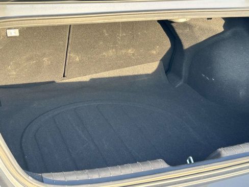 Used 2025 Hyundai Elantra Limited FWD image 12