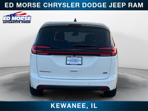 New 2026 Chrysler Pacifica Select image 4