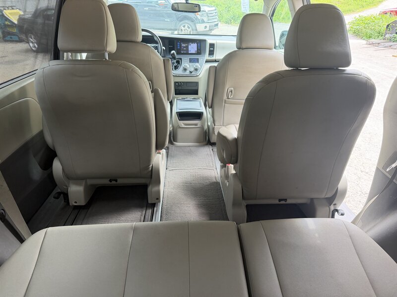 Used 2015 Toyota Sienna XLE w/ XLE Navigation Package AWD/4WD image 36