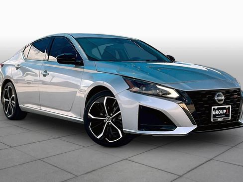 Used 2024 Nissan Altima 2.5 SR FWD image 3
