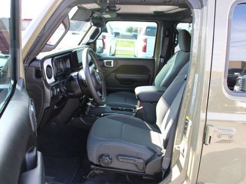 Used 2025 Jeep Wrangler Unlimited Sport AWD/4WD image 14