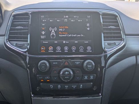 Used 2019 Jeep Grand Cherokee Altitude AWD/4WD image 21