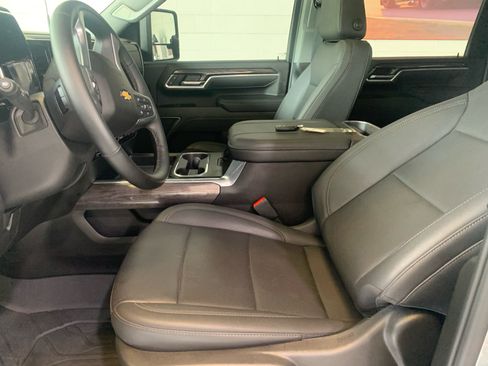 Used 2025 Chevrolet Silverado 2500 LTZ w/ LTZ Convenience Package AWD/4WD image 11