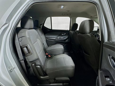 Used 2020 Chevrolet Traverse LT image 25