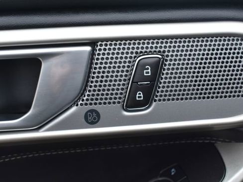 Used 2023 Ford Explorer Limited image 16