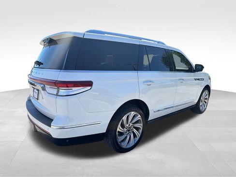 Used 2023 Lincoln Navigator Reserve AWD/4WD image 5