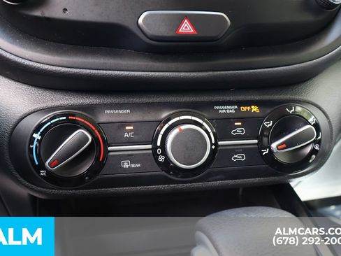 Used 2025 Kia Soul LX w/ LX Technology Package FWD image 32