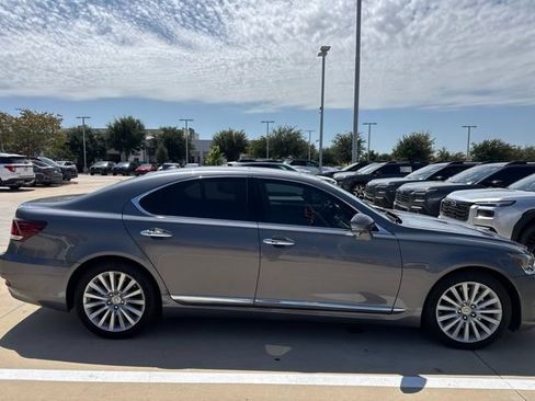 Used 2016 Lexus LS 460 AWD w/ Comfort Package image 2