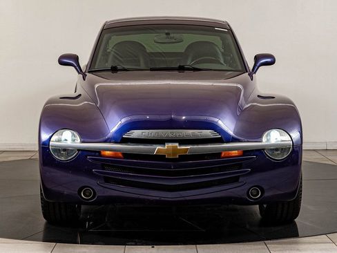 Used 2004 Chevrolet SSR w/ Preferred Equipment Group RWD image 3