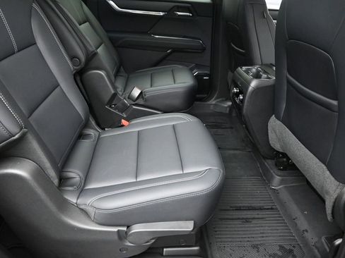 Used 2024 GMC Acadia Elevation w/ Luxury Package image 9