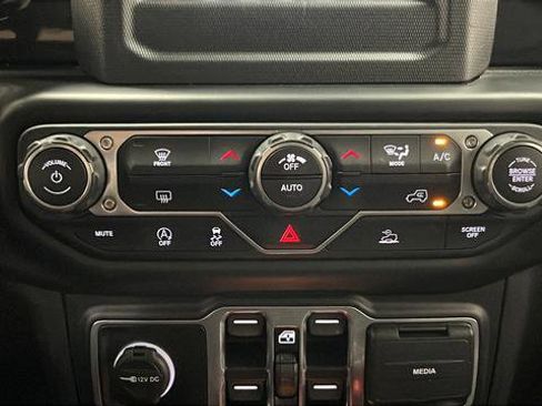 Used 2022 Jeep Wrangler Unlimited Sport image 17