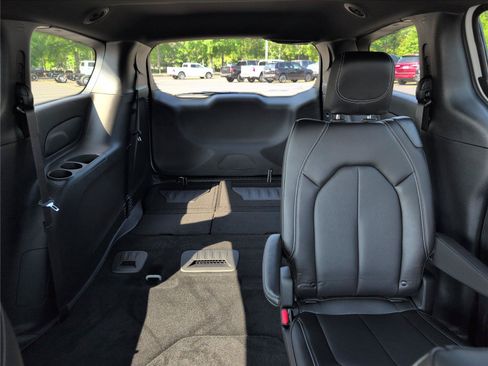 New 2027 Chrysler Pacifica LX FWD image 31