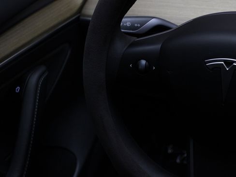 Used 2023 Tesla Model 3 Standard Range image 26