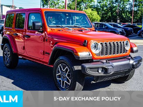 Used 2025 Jeep Wrangler Unlimited Sahara AWD/4WD image 4