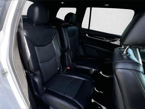 Used 2022 Cadillac XT6 Premium Luxury image 28